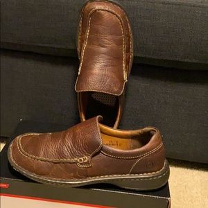 Born leather men’s size 8.5 dress / casual shoe